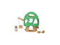 Eichhörnchenfigur mit Baumhaus-Spielset, inklusive Schaukel, Tisch und Stuhl.