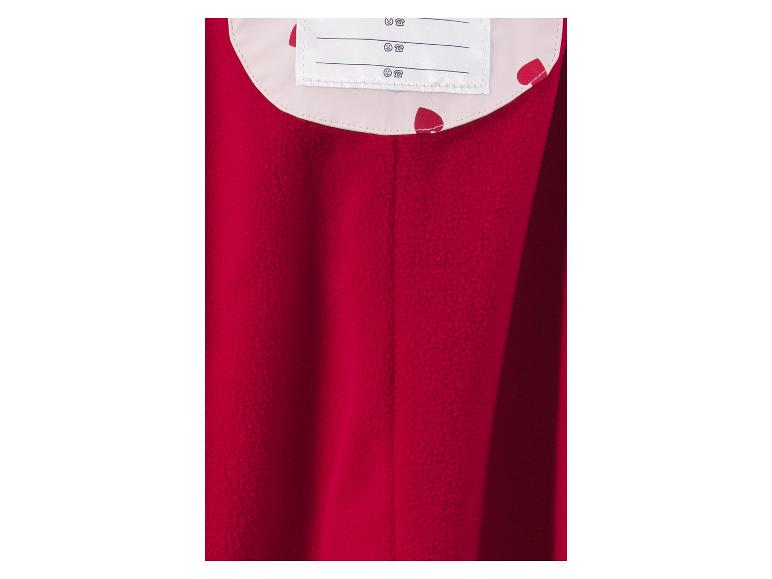Rote Fleecejacke mit Namensschild