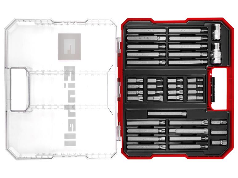 Satz Bits und Steckschlüsseleinsätze in einer offenen rot-schwarzen Box mit transparentem Deckel.