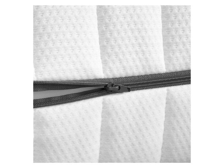 Ein weißer Matratze mit einem Reißverschluss.