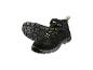 Schwarze Sicherheitsstiefel mit gelb-schwarzen Schnürsenkeln.