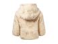 Cremefarbene Teddyfleece-Babyjacke mit Kapuze und Bärenmuster, Rückansicht.