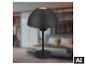 Schwarze Tischlampe mit kuppelförmigem Schirm, rundem Fuß und Kabel, auf verschwommenem Hintergrund.