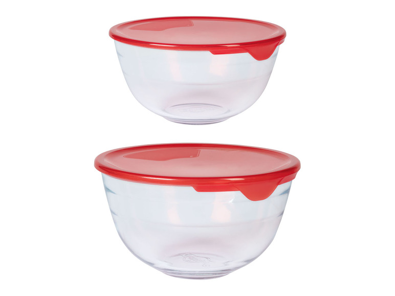 Zwei Glasschüsseln mit roten Deckeln.