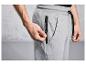 Graue Jogginghose mit Reißverschluss-Tasche.