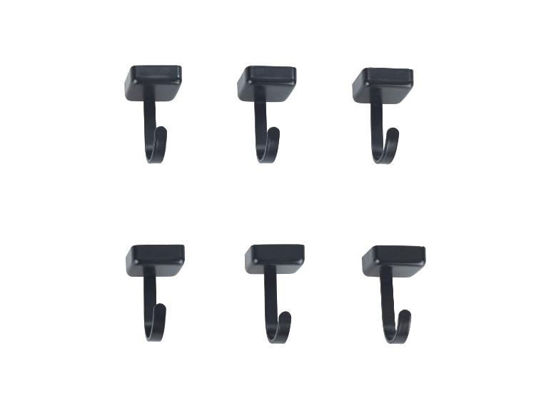 Sechs schwarze J-förmige Haken mit quadratischer Basis.