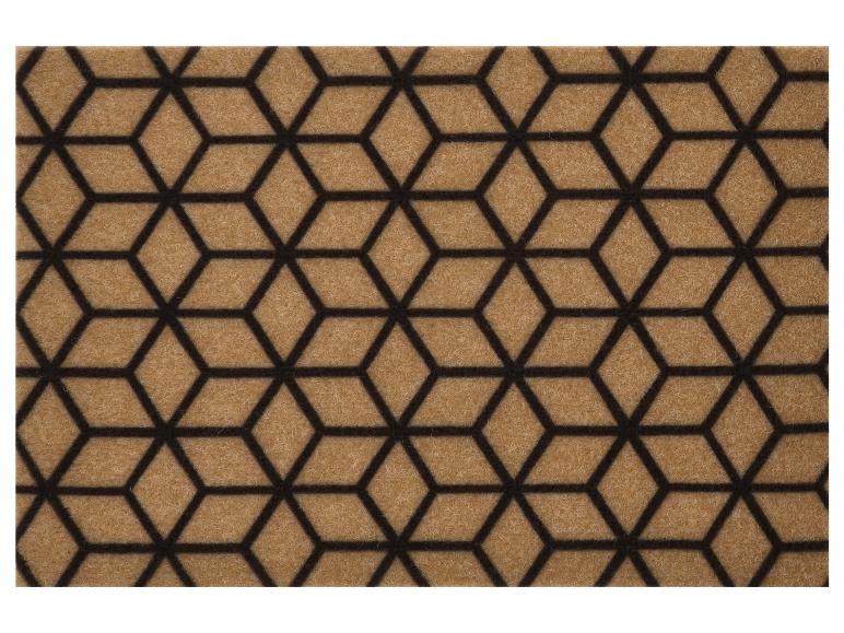 Matte mit geometrischem 3D-Würfelmuster in Braun- und Schwarztönen.
