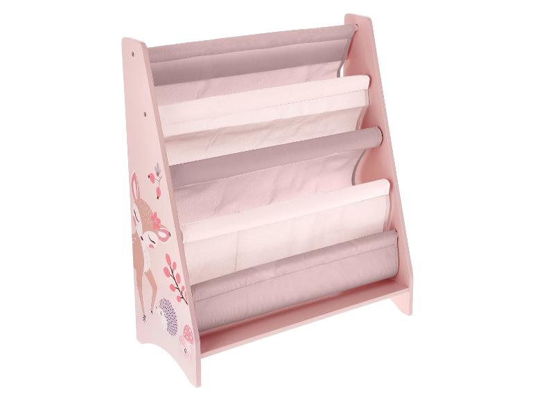Rosa Kinderbücherregal mit Stoffablagen und Waldtiermotiv.