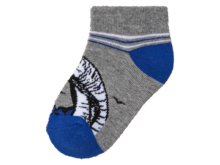 Eine graue Socke mit blauen Akzenten und einem Muster.