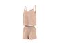 Beiges zweiteiliges Pyjama-Set mit Spaghettiträger-Top und Shorts.