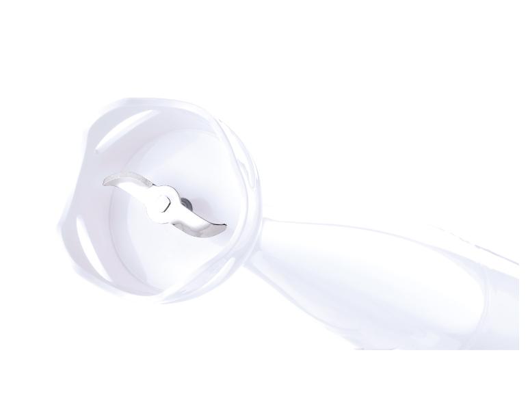 Ein weißer Stabmixer mit einem silbernen Messer.