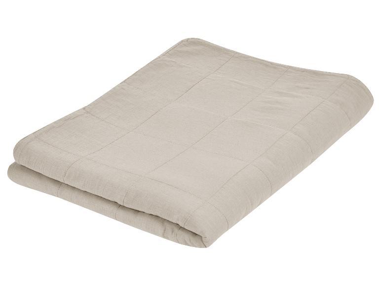 Beige Baumwolldecke, gefaltet.