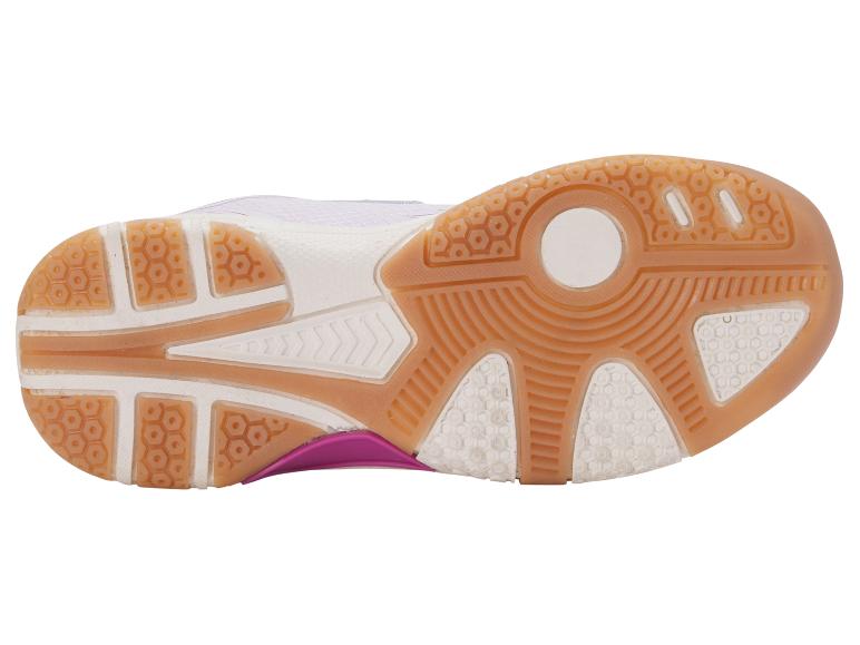 Sportschuhsohle mit Wabenmuster und fuchsiafarbenen Details.