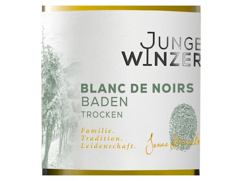 Weißwein-Etikett mit Weinberg, Fingerabdruck und dem Text „Blanc de Noirs Baden Trocken“.