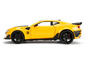 Gelbes Spielzeugauto von Bumblebee, ein Chevrolet Camaro, aus der Transformers-Serie.