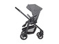 Ein grauer Graco-Kinderwagen mit großen Rädern.