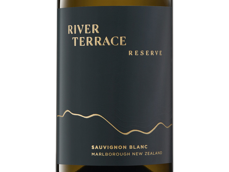 Eine Flasche River Terrace Reserve Sauvignon Blanc Wein aus Neuseeland.