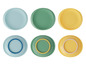 Sechs farbige Teller in hellblau, grün und gelb.