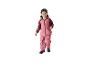 Lächelndes Mädchen in rosa Regenjacke und -hose.
