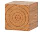 Holzwürfel mit Jahresringen vorne und Holzmaserung an der Seite