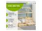 Holz-Baumhausbett mit Schubladen, mit Text über Vielseitigkeit und individuelles Design.