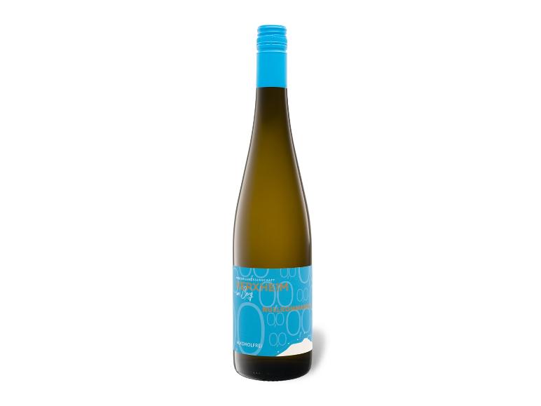 Flasche alkoholfreier Weißwein mit blauem Etikett und Verschluss