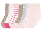 Sechs Paar Babysocken mit Punkten, Streifen und unifarbenem Muster.