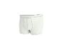Weiße Herren-Boxershorts mit grauen Nähten auf weißem Hintergrund.