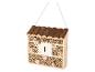 Insektenhotel aus Holz mit Bambusröhrchen für Wildbienen.