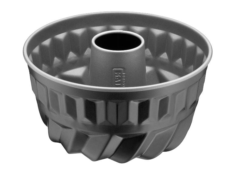 Graue Metall-Bundt-Backform mit geprägtem geometrischem Muster