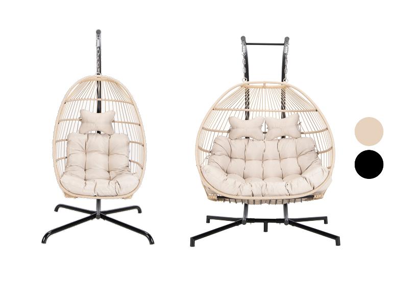 Einzel- und Doppelschaukelstuhl mit cremefarbenen Kissen und schwarzem Gestell.