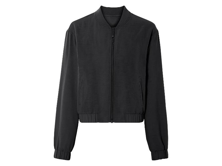 Eine schwarze Bomberjacke mit Reißverschluss.