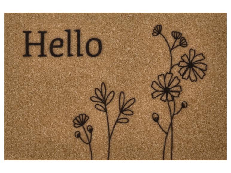 Braune Fußmatte mit „Hello“-Schriftzug und stilisierten Blumen.