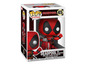 Eine Funko Pop! Rides Figur von Deadpool auf einem Roller.