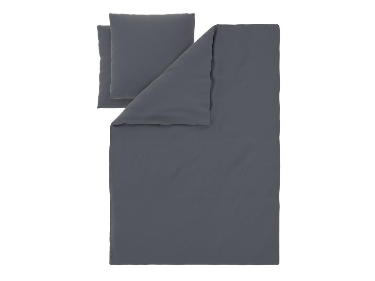 Dunkelgraues Bettwäsche-Set mit einem Bettbezug und zwei Kissenbezügen.