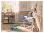 Blauer LIVARNO® Kinder-Drehstuhl in einem Kinderzimmer.