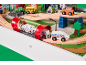 Holzspielzeug-Eisenbahnset mit einem Zug, der durch einen durchsichtigen Tunnel fährt, Autos und Gebäuden.