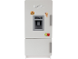 Weißer Spielzeugkühlschrank mit Wasserspender, Digitalanzeige und Lebensmittelmagneten.