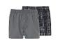 Zwei Herren-Boxershorts: eine grau uni und eine grau-schwarz kariert.