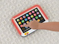 Ein Kind spielt mit einem VTech Smart Stages Tablet mit Buchstaben und Zahlen.