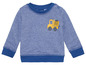 Ein gestreiftes blaues Baby-Sweatshirt mit einem gelben LKW darauf.