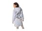 Frau in einem grauen Stitch-Hoodie mit dem Text „ALWAYS SUNSHINE WITH STITCH“ auf dem Rücken