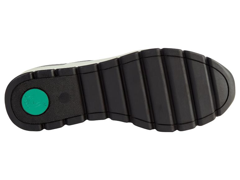 Schwarzer Schuh mit geriffelter Sohle und grünem Logo.