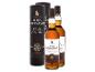 Zwei Flaschen getorften und rauchigen Highland Single Malt Scotch Whiskys mit zwei Präsentationsröhren.