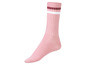 Rosa Socken mit weißen und dunkelroten Streifen.