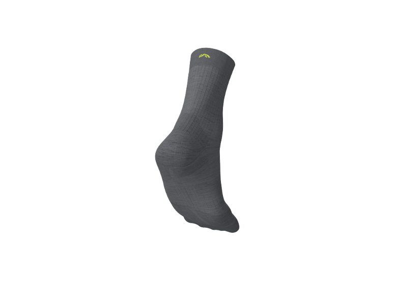 Graue Socke mit gelbem Logo auf weißem Hintergrund.