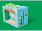 Hölzernes Puppentheater mit „STORY TIME“-Schriftzug und einer Schlosskulisse.