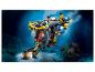 Lego Technic U-Boot mit Greifarm und Propeller unter Wasser.