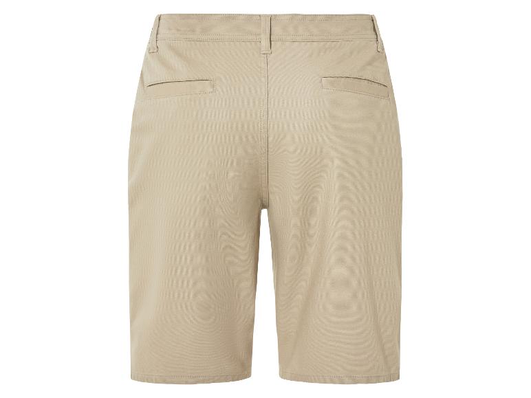 Beige Shorts, Rückansicht.