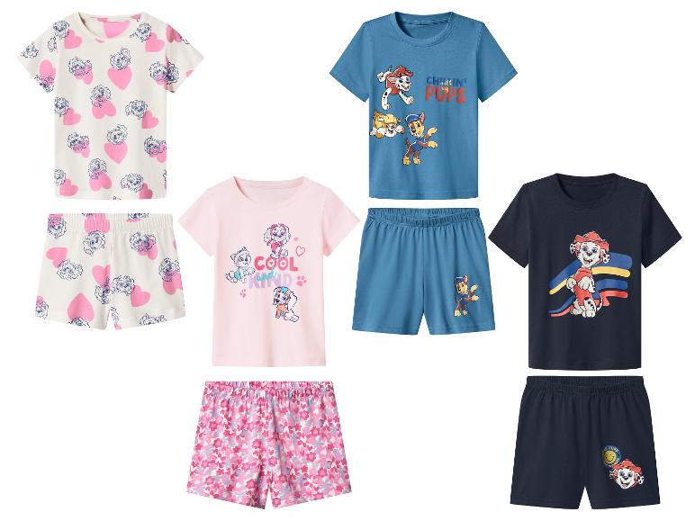 Kinder-Pyjama-Sets mit verschiedenen Cartoon-Hundemotiven und Mustern.